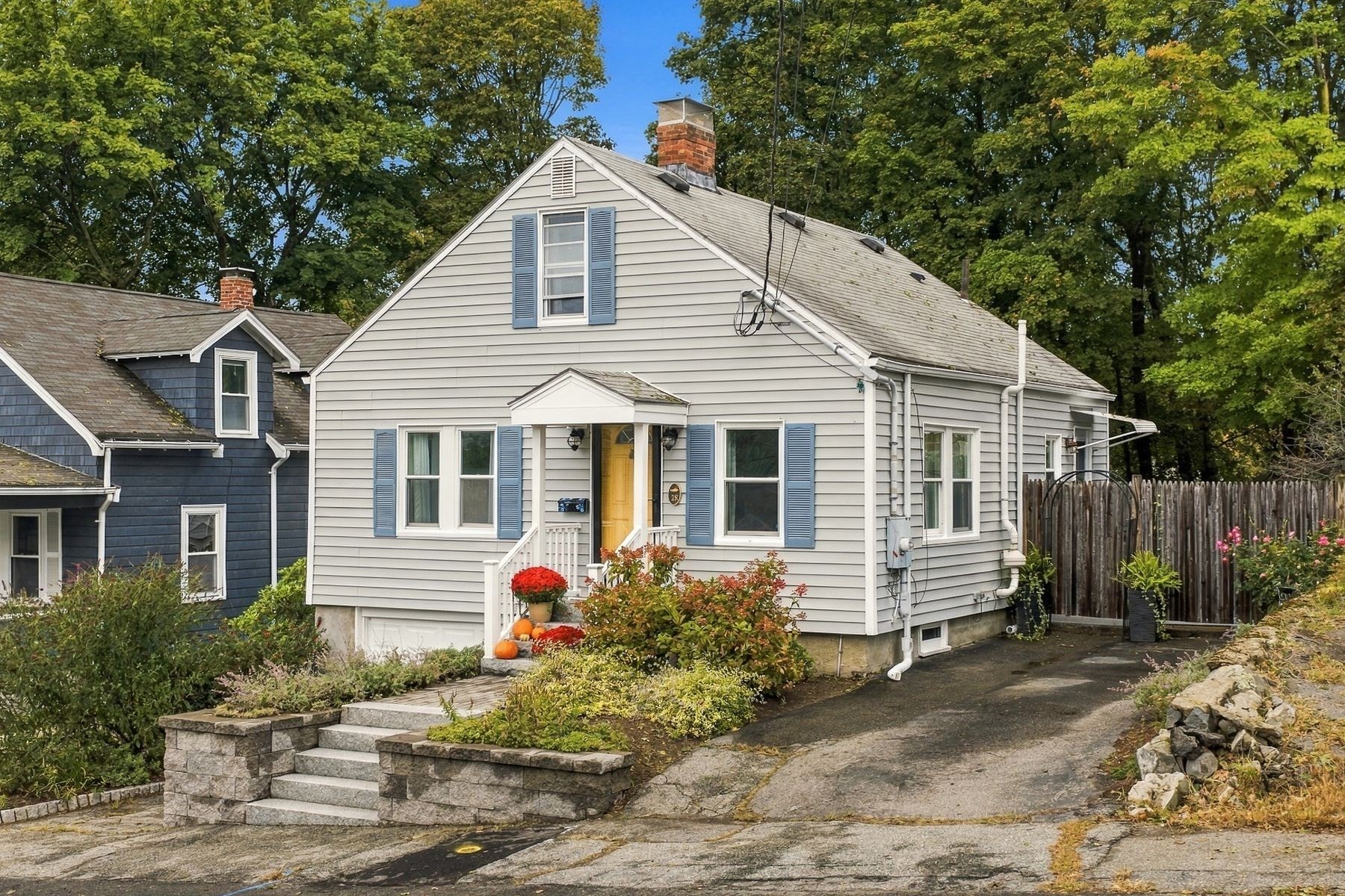 28 Eastman Ave Property Photo 2