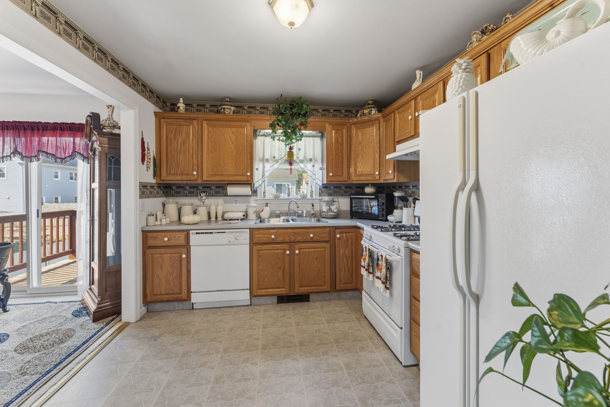 123 Acushnet Av Property Photo 11