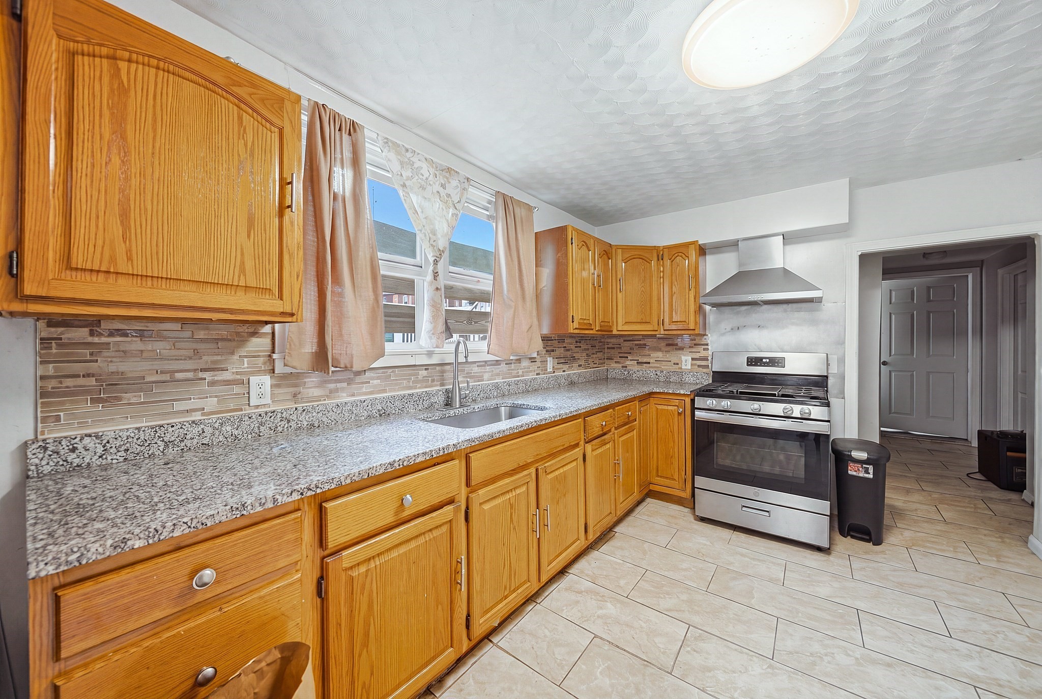 8 Cady St Property Photo 1