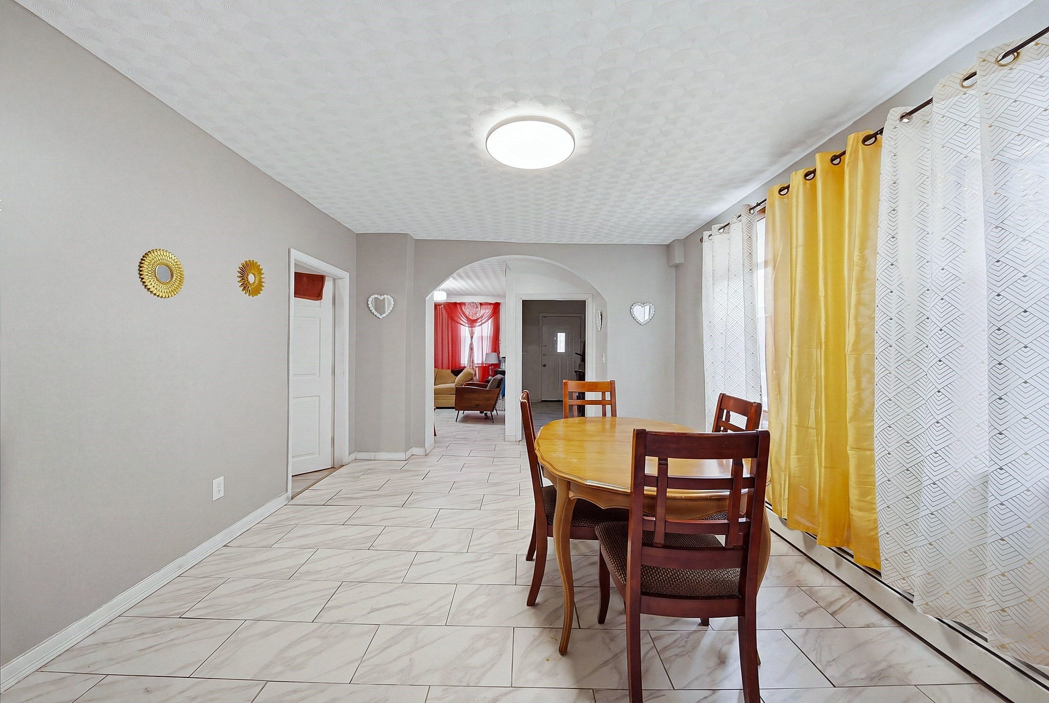 8 Cady St Property Photo 3