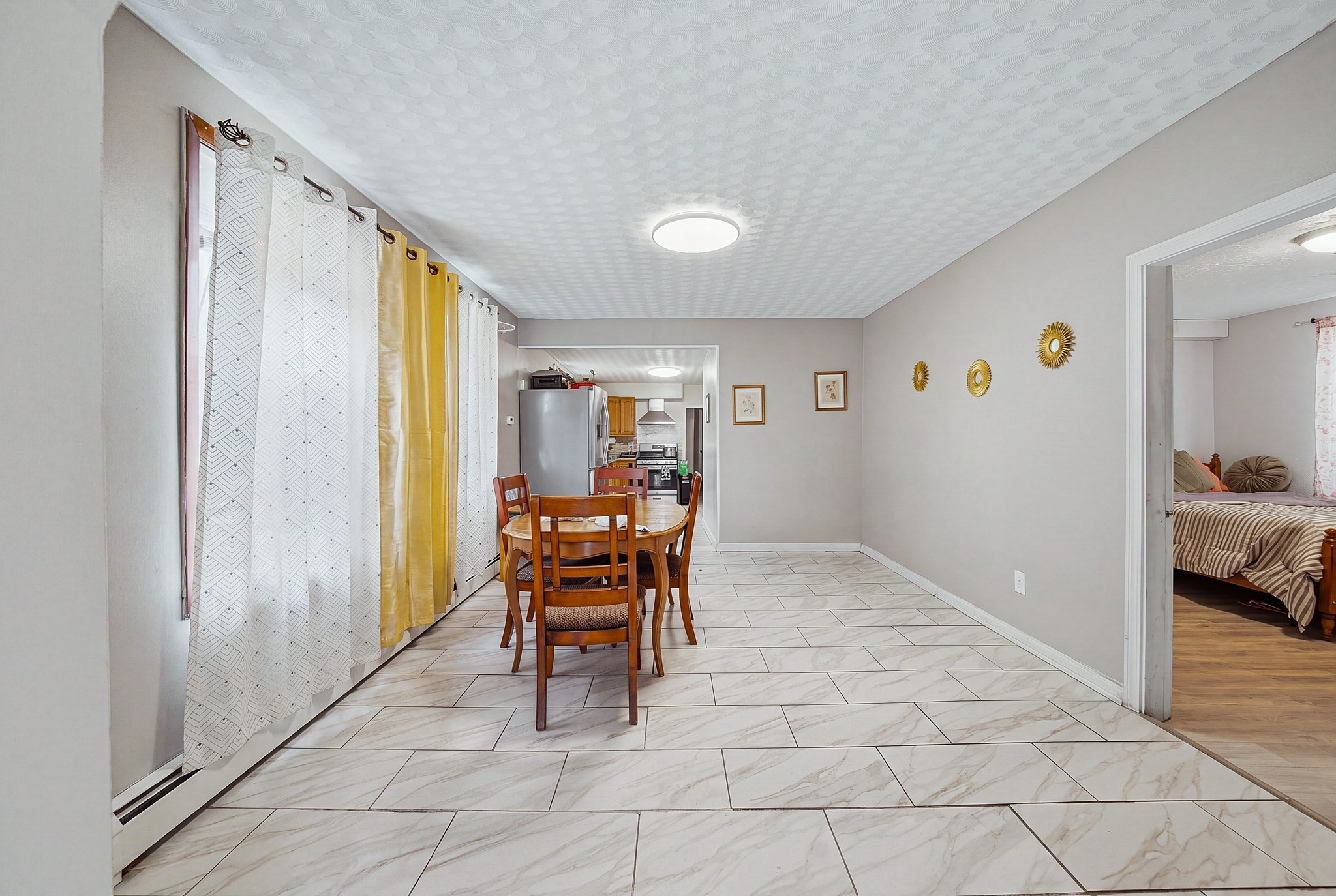 8 Cady St Property Photo 4