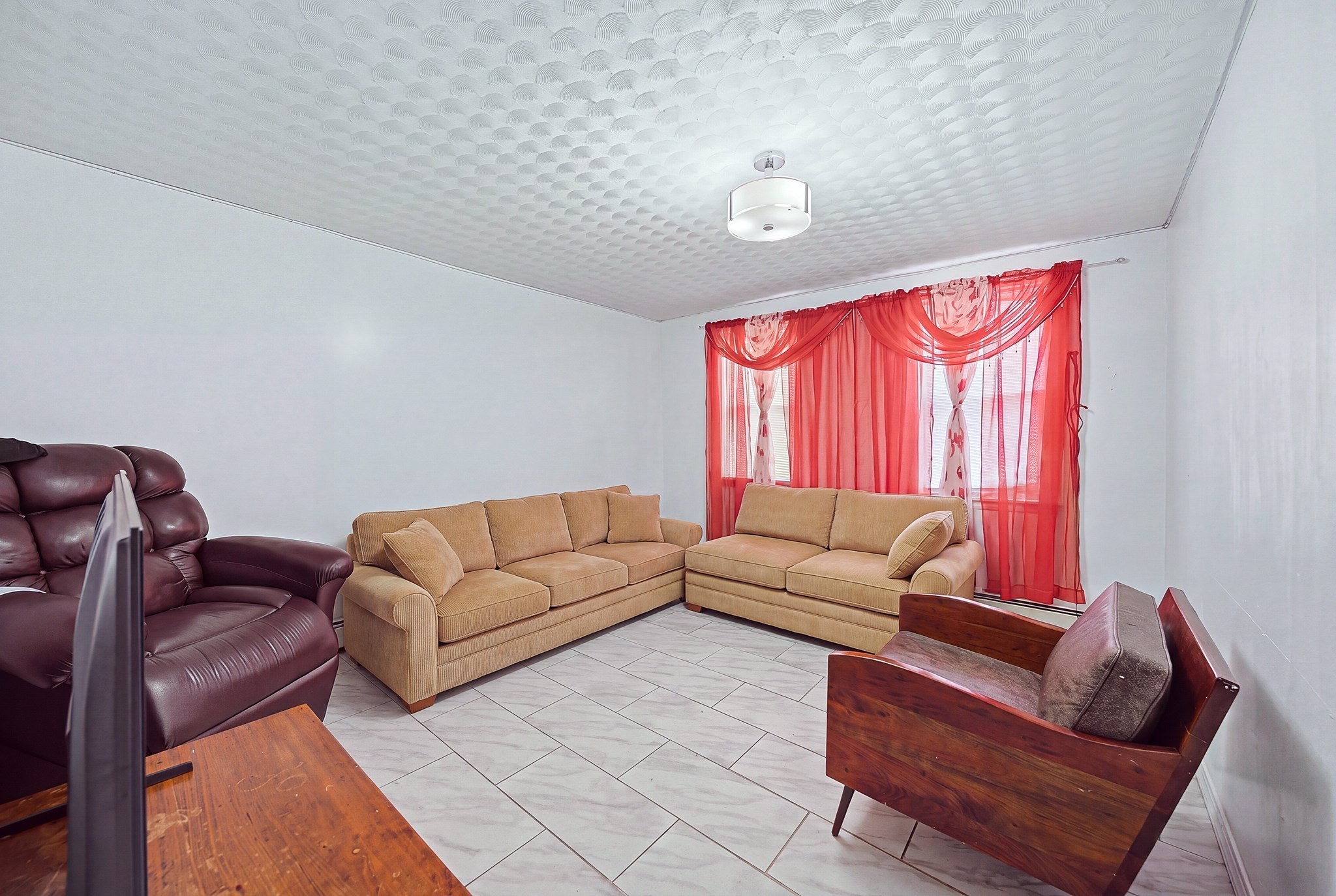 8 Cady St Property Photo 5