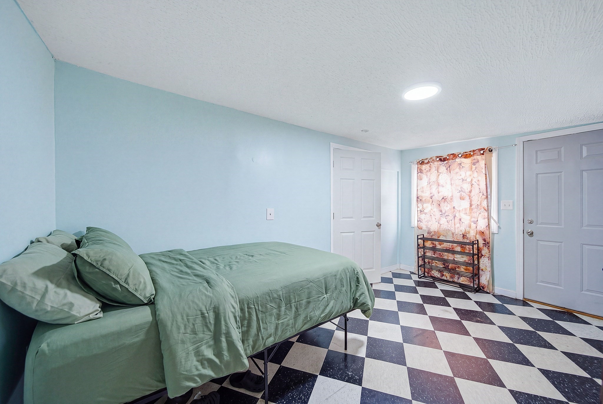 8 Cady St Property Photo 7