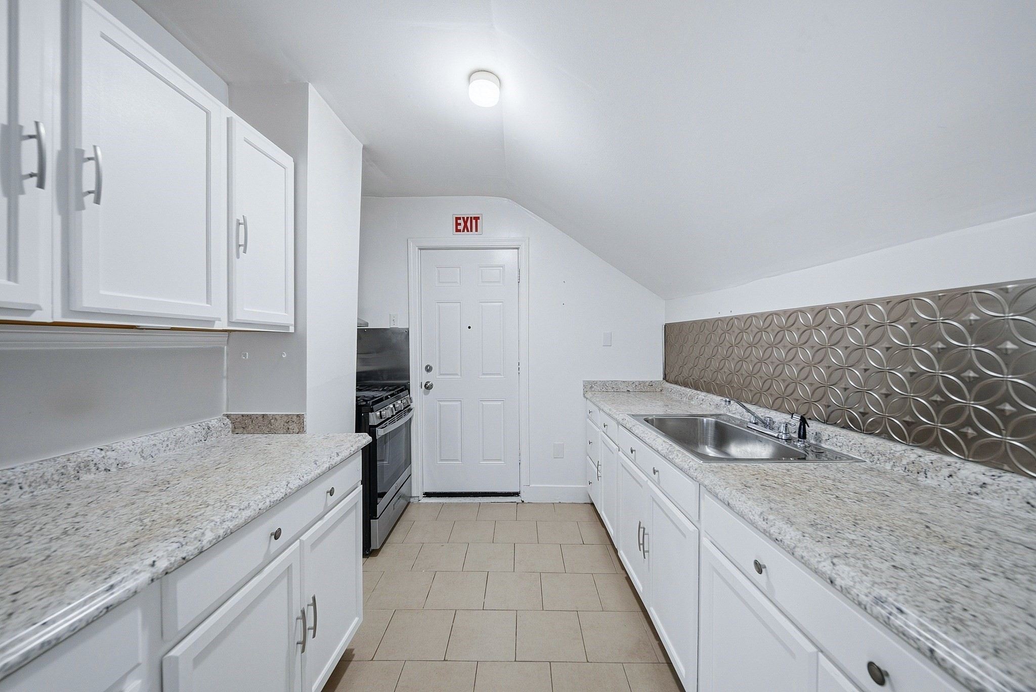 8 Cady St Property Photo 15