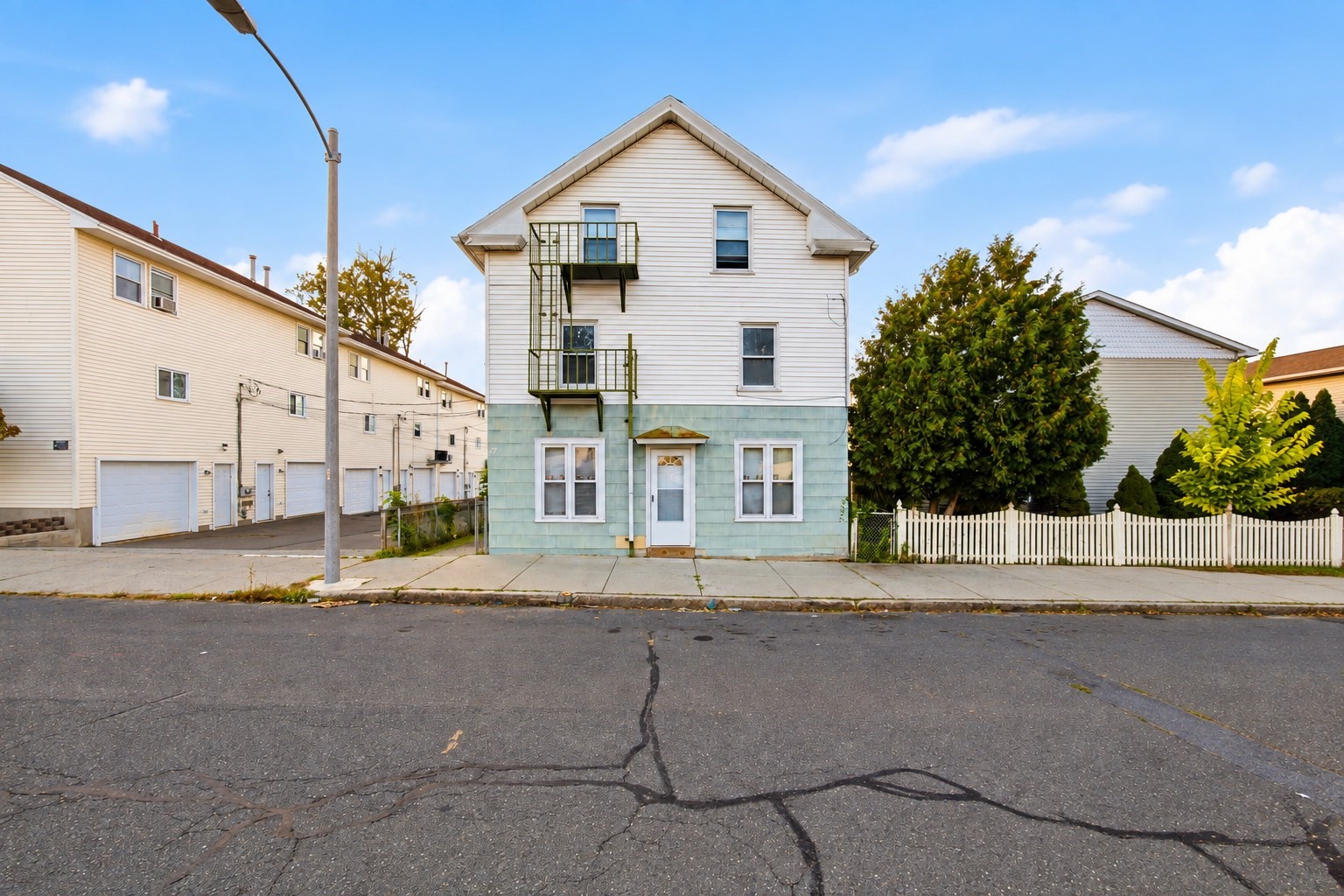77 Walnut St Property Photo 1