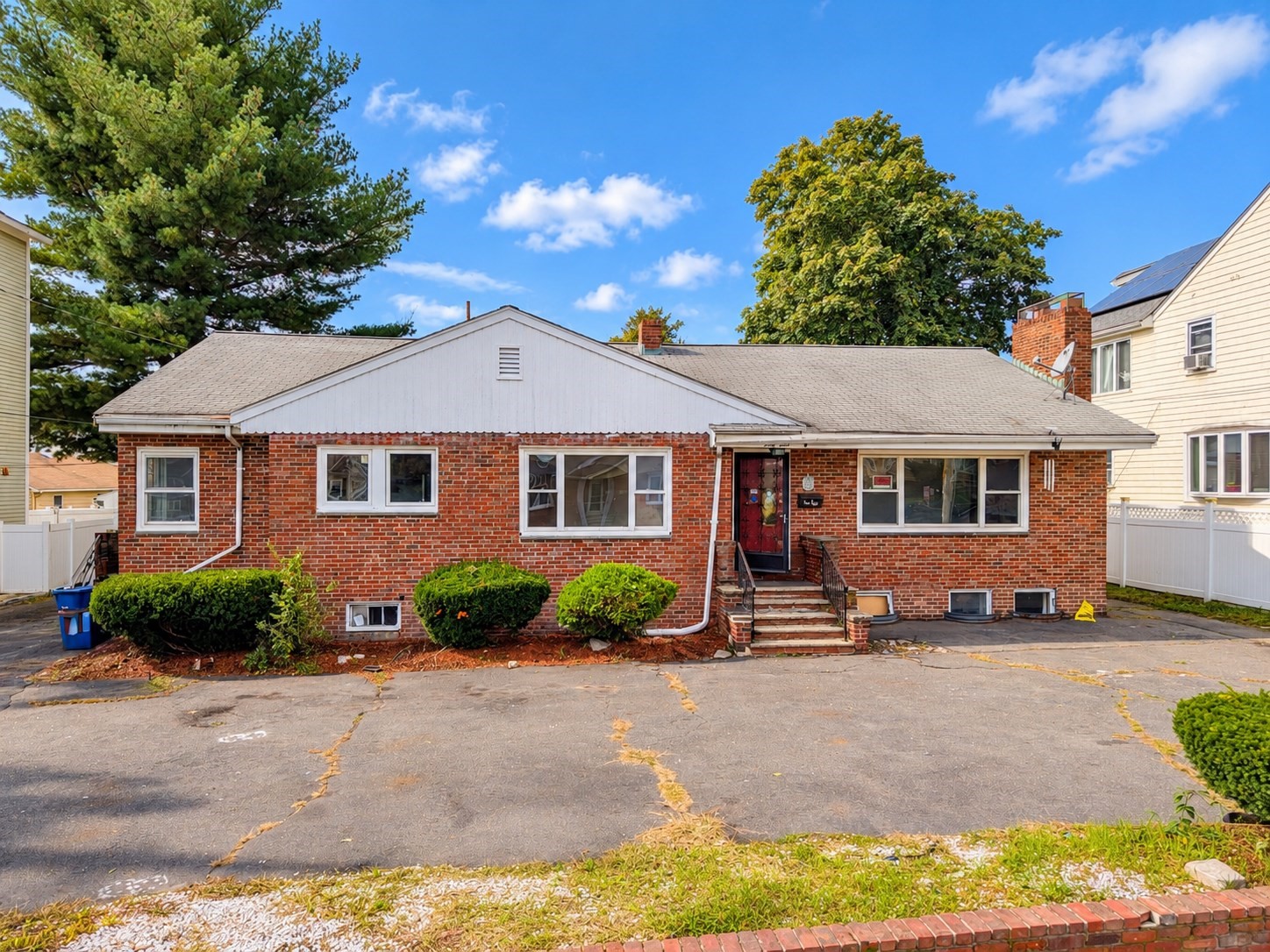 44 Essex St Property Photo 1