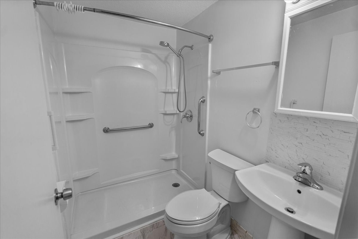635 W Lowell Ave # 2 Property Photo 4