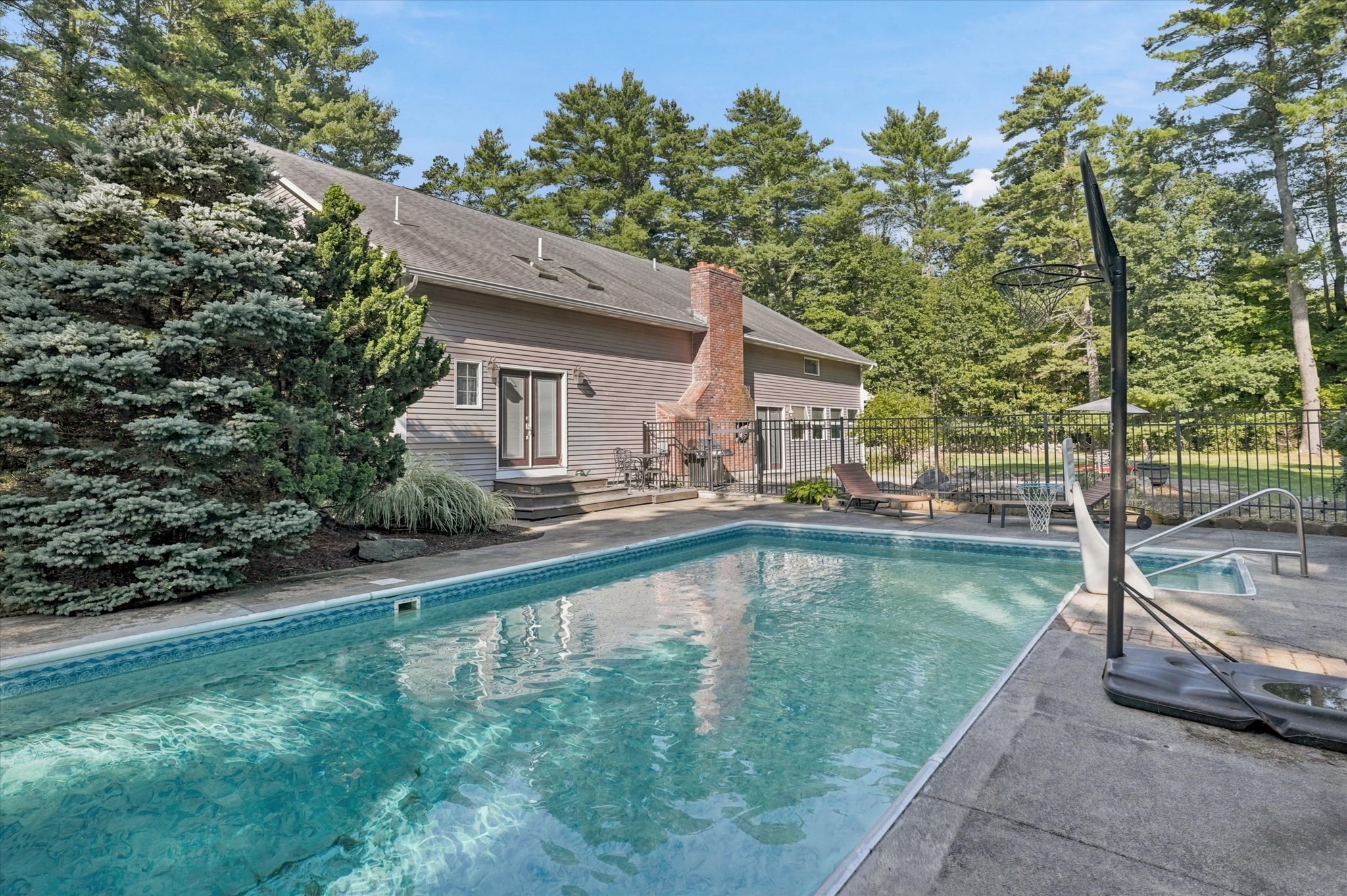 90 Topsfield Road Property Photo 4