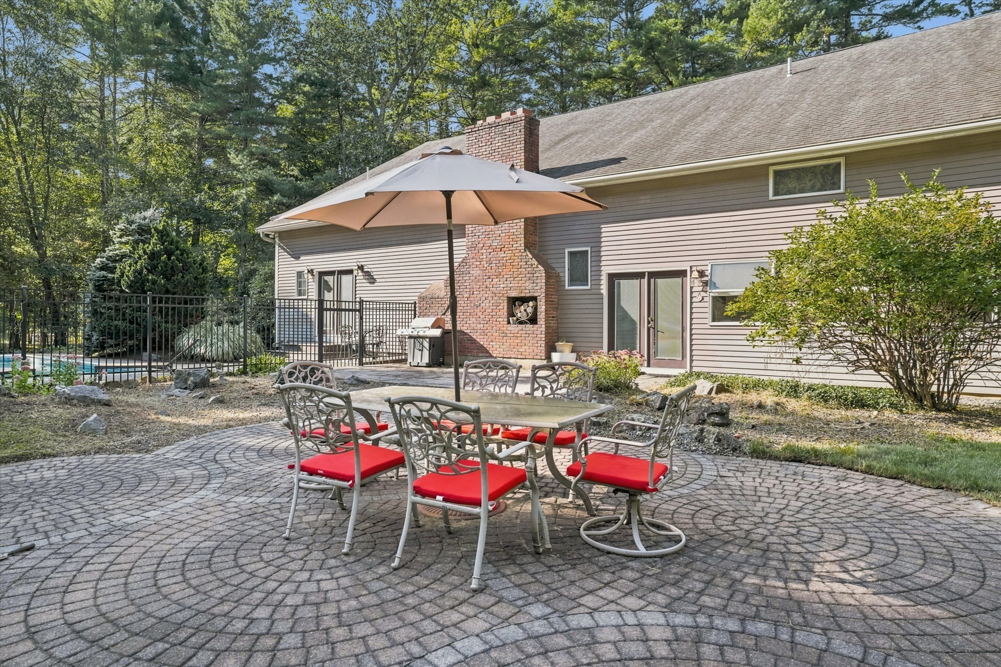 90 Topsfield Road Property Photo 5