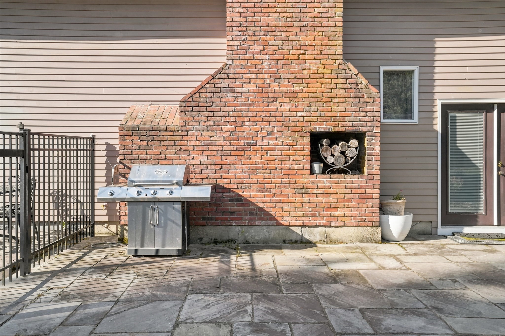 90 Topsfield Road Property Photo 7