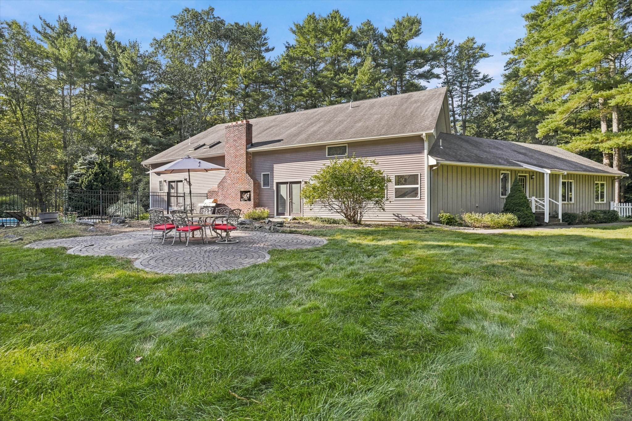 90 Topsfield Road Property Photo 8