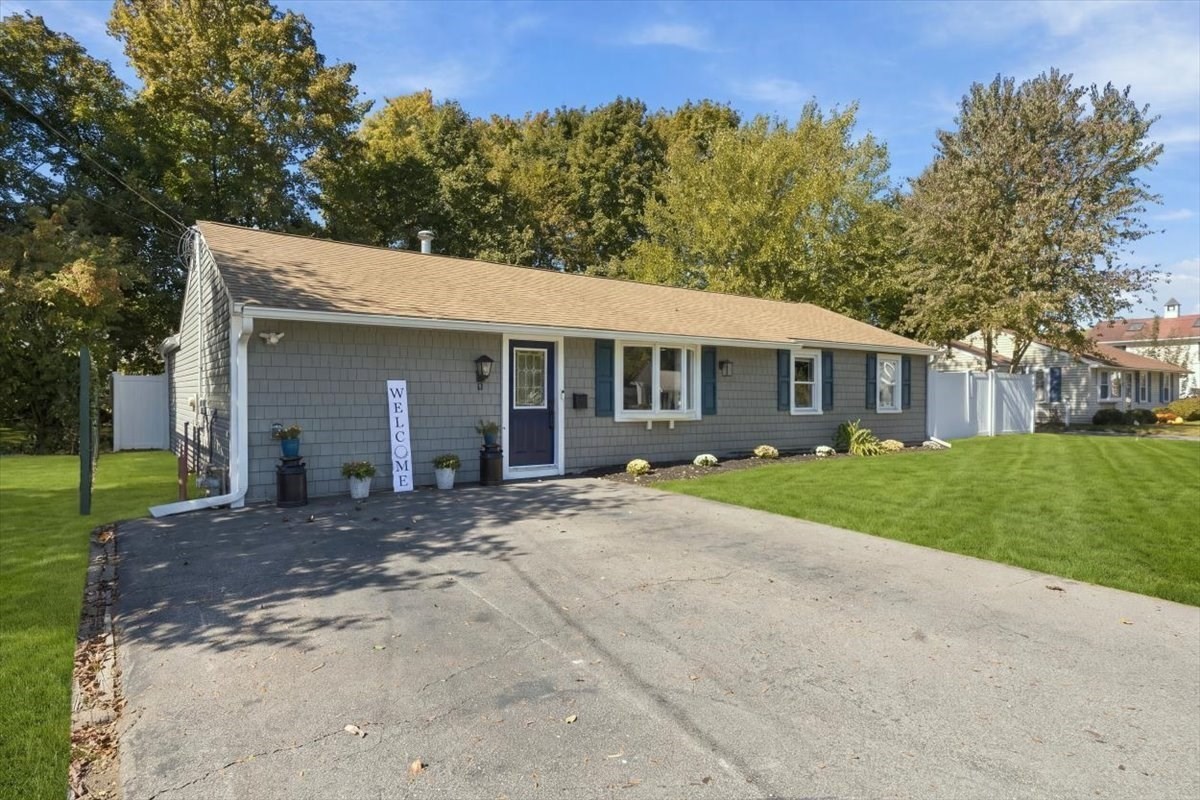 17 Lake St Property Photo 2