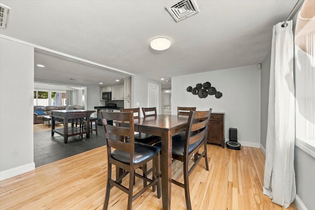 17 Lake St Property Photo 6