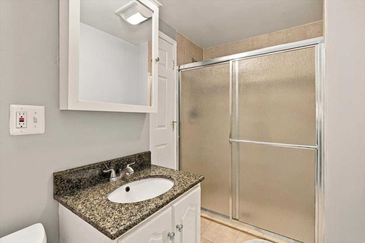 17 Lake St Property Photo 14