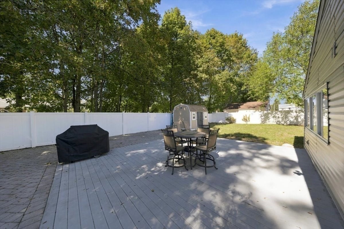 17 Lake St Property Photo 20