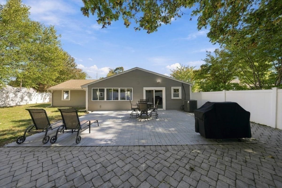 17 Lake St Property Photo 23