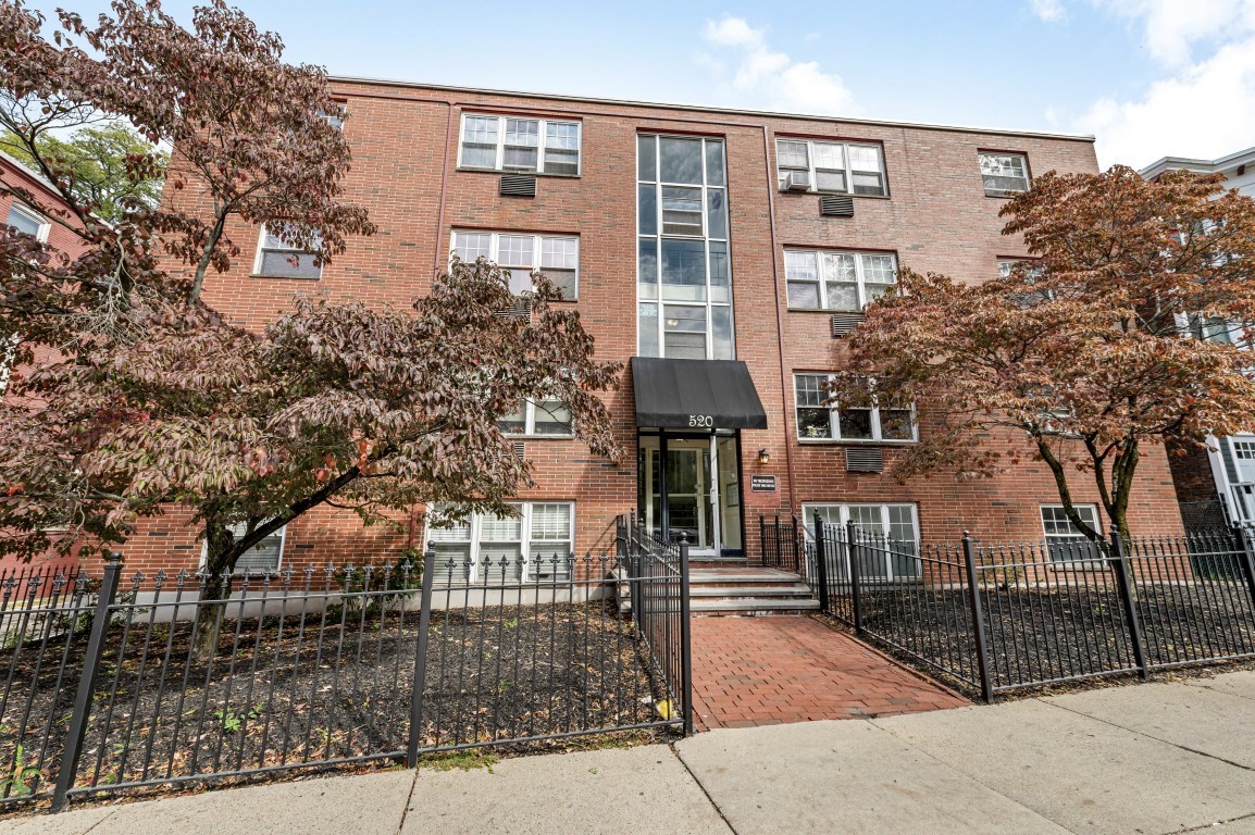 520 Talbot Ave # 4