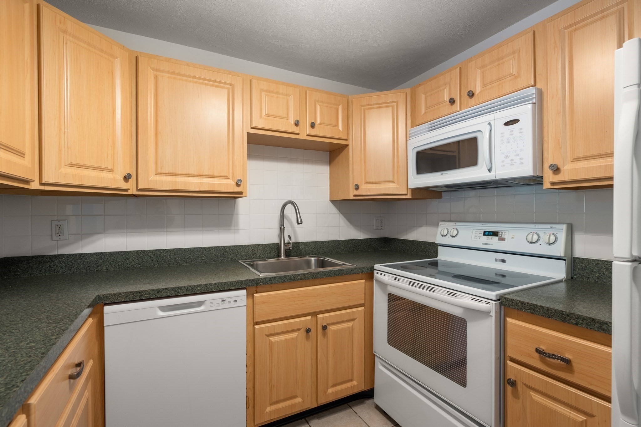 34 Hamilton Rd # 404 Property Photo 12