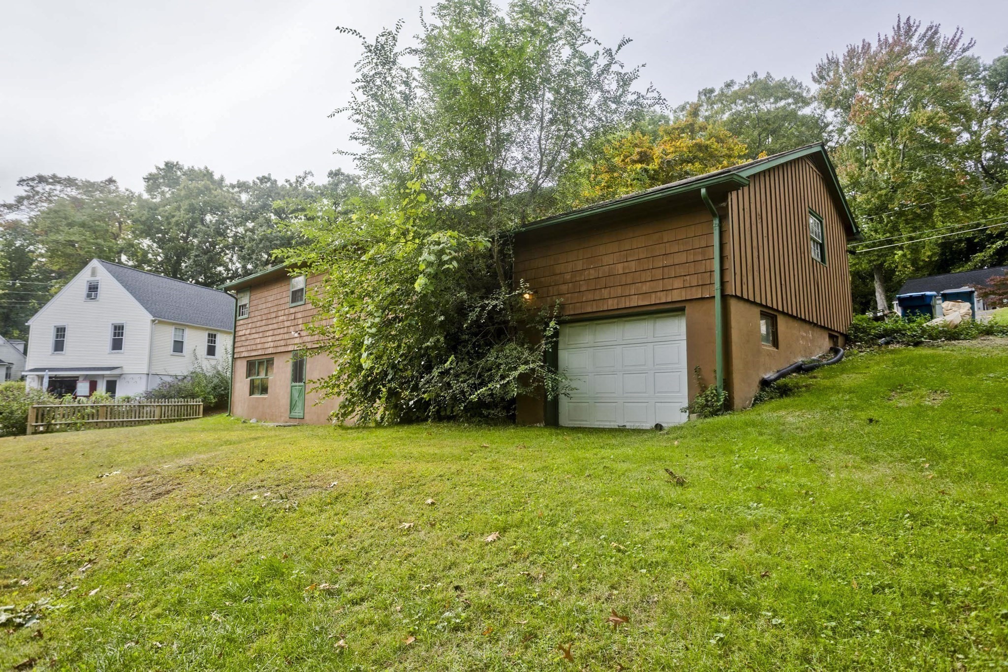 290 Morton St Property Photo 4