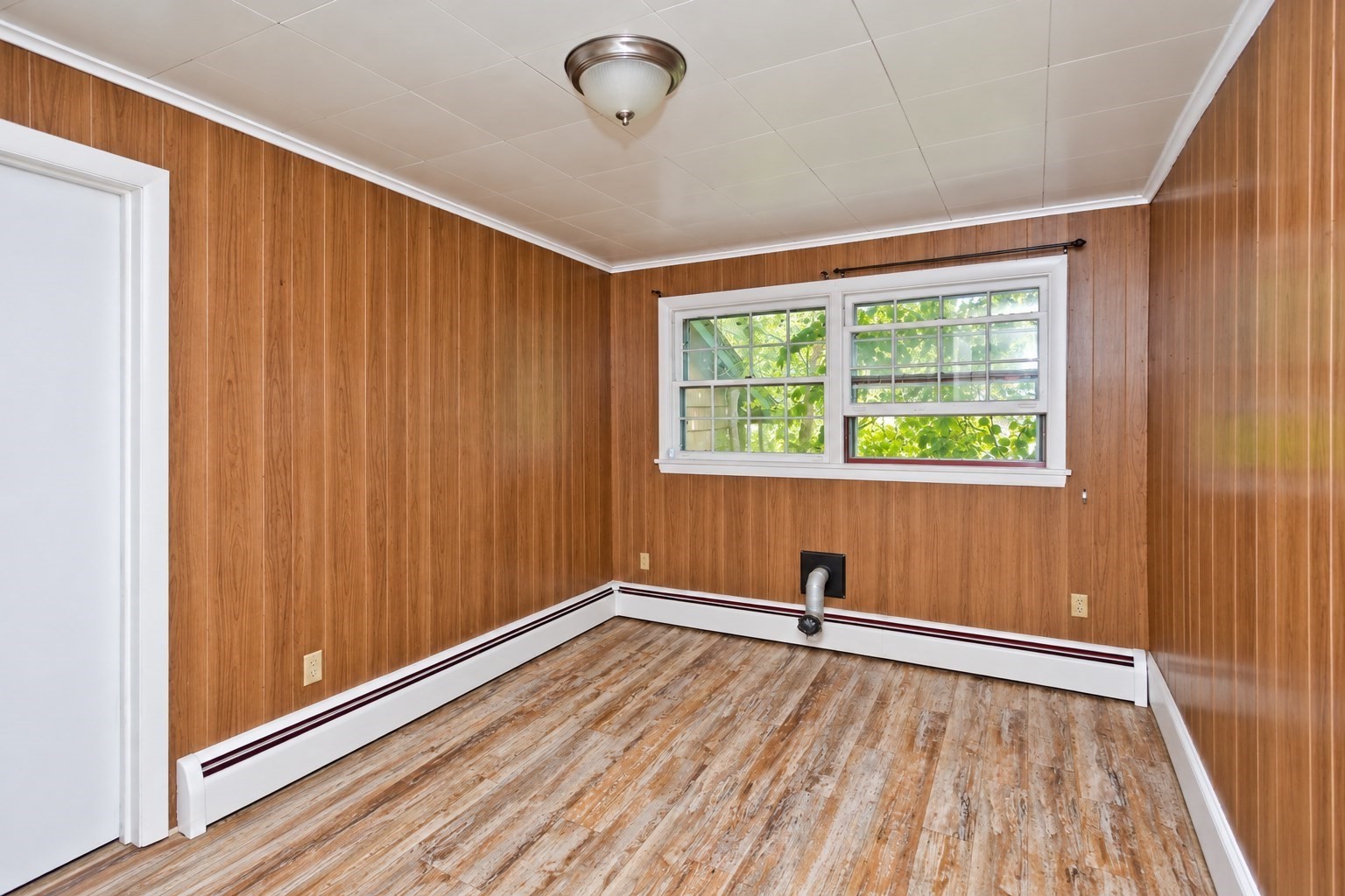 290 Morton St Property Photo 6