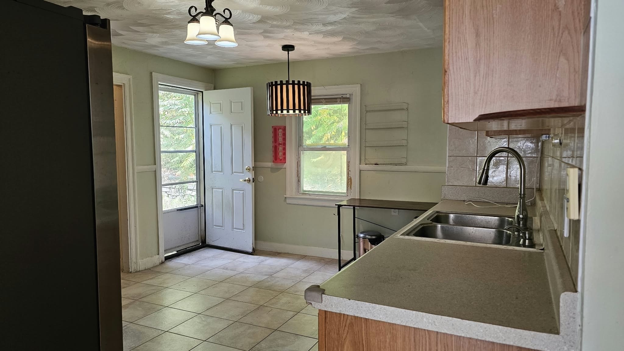 1343 Pleasant St Property Photo 6