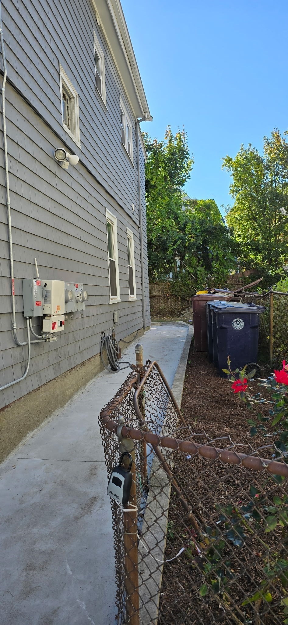 376 Ferry St Property Photo 4
