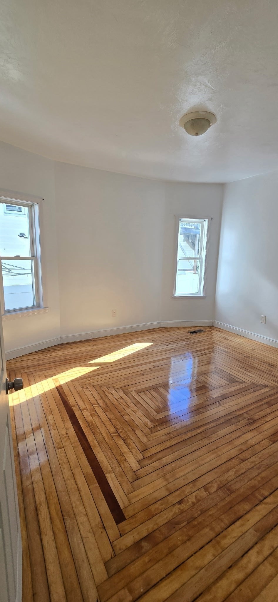 376 Ferry St Property Photo 6