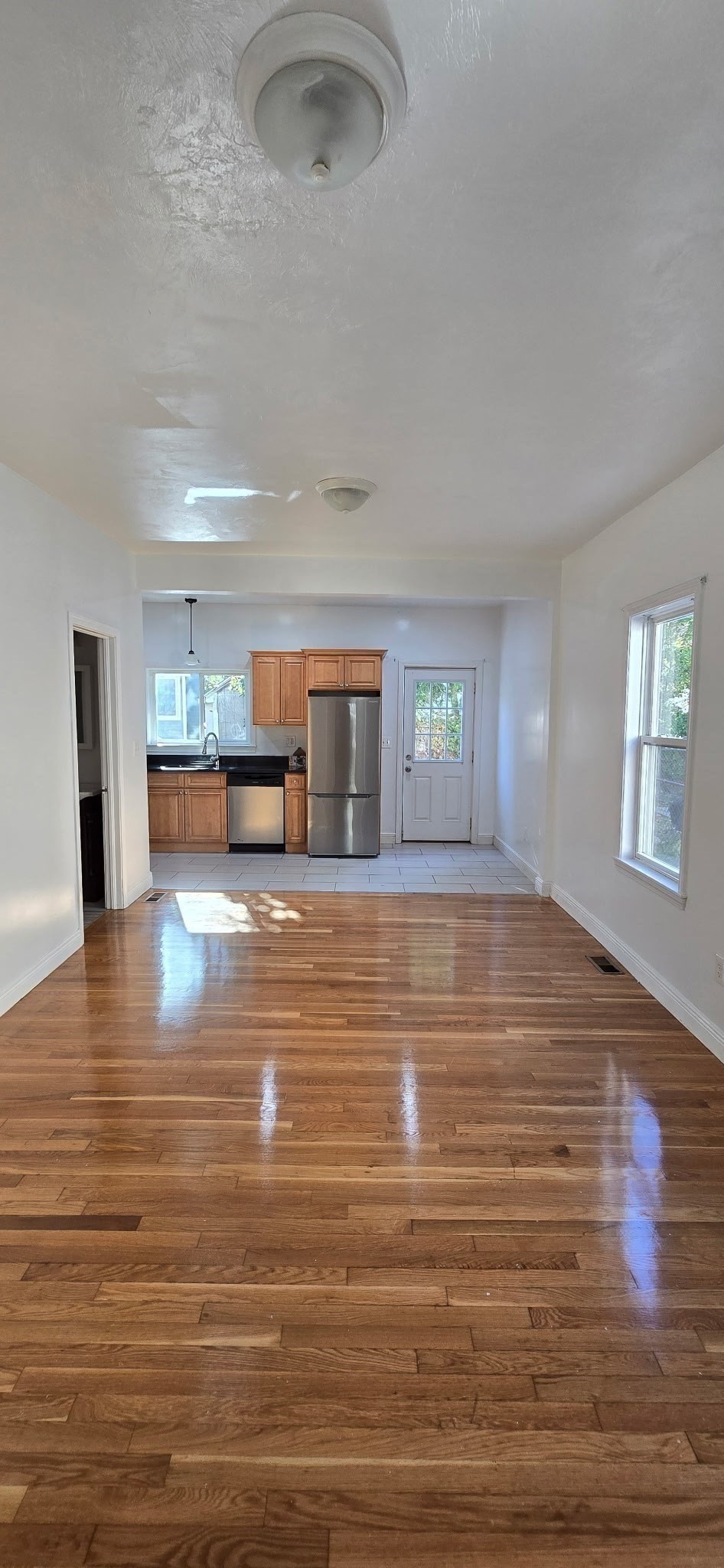 376 Ferry St Property Photo 11