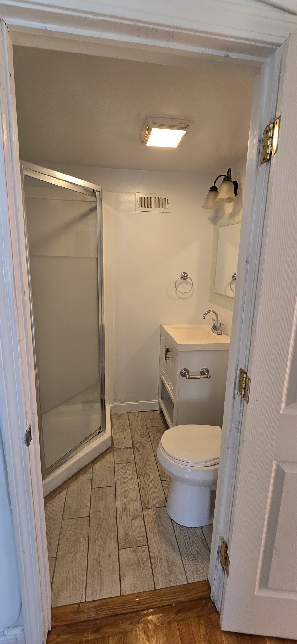 376 Ferry St Property Photo 12
