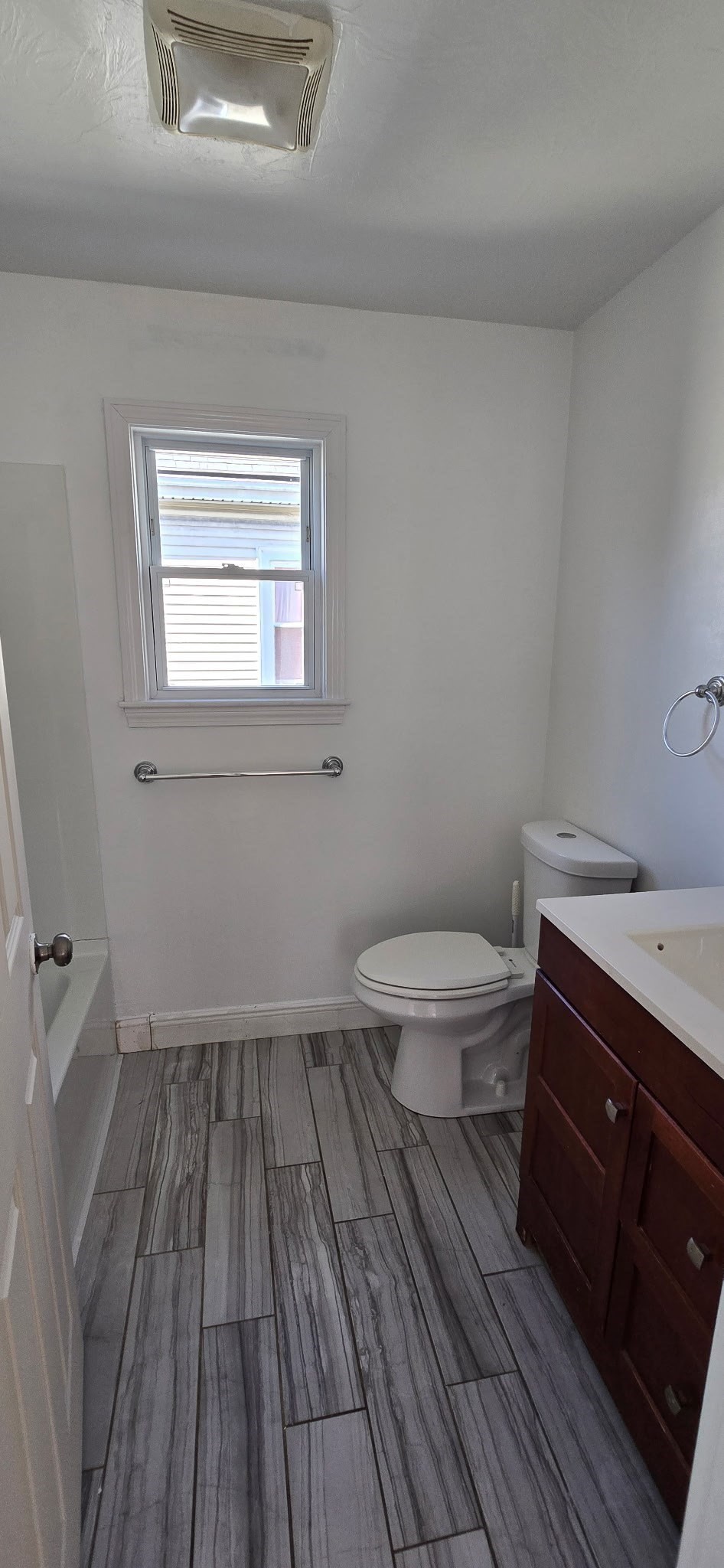 376 Ferry St Property Photo 15
