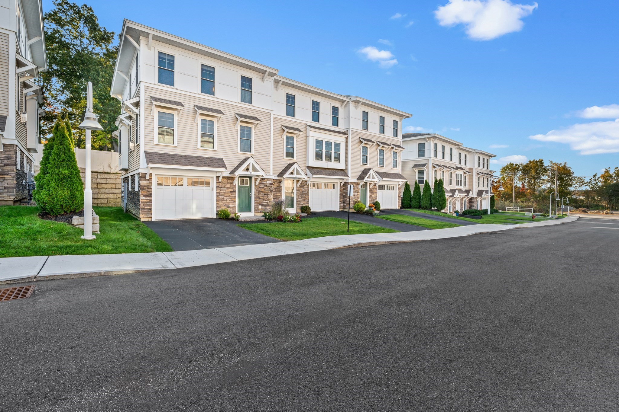 16 Hines Way # 16 Property Photo 1