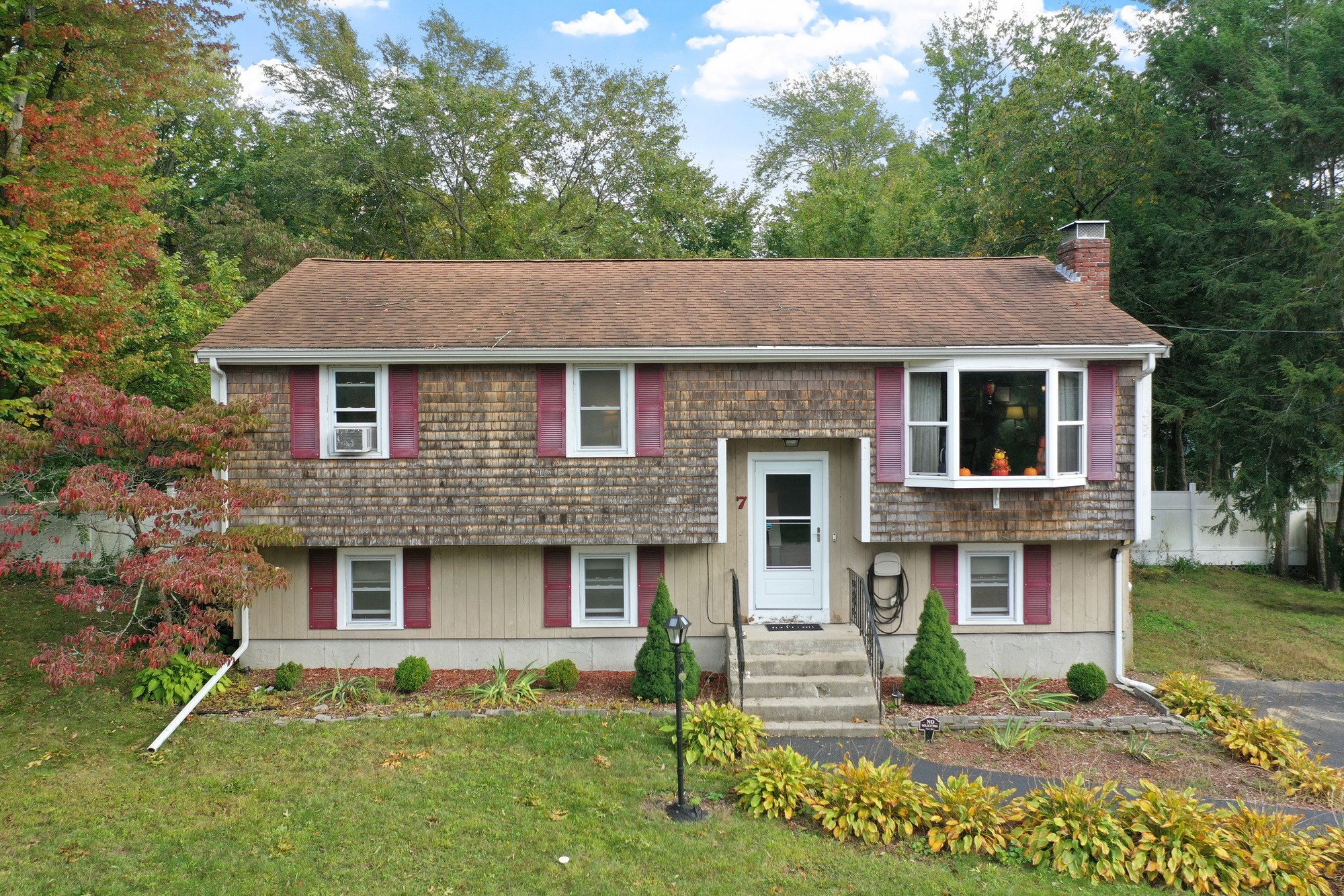 7 N Lakeview Rd Property Photo 1