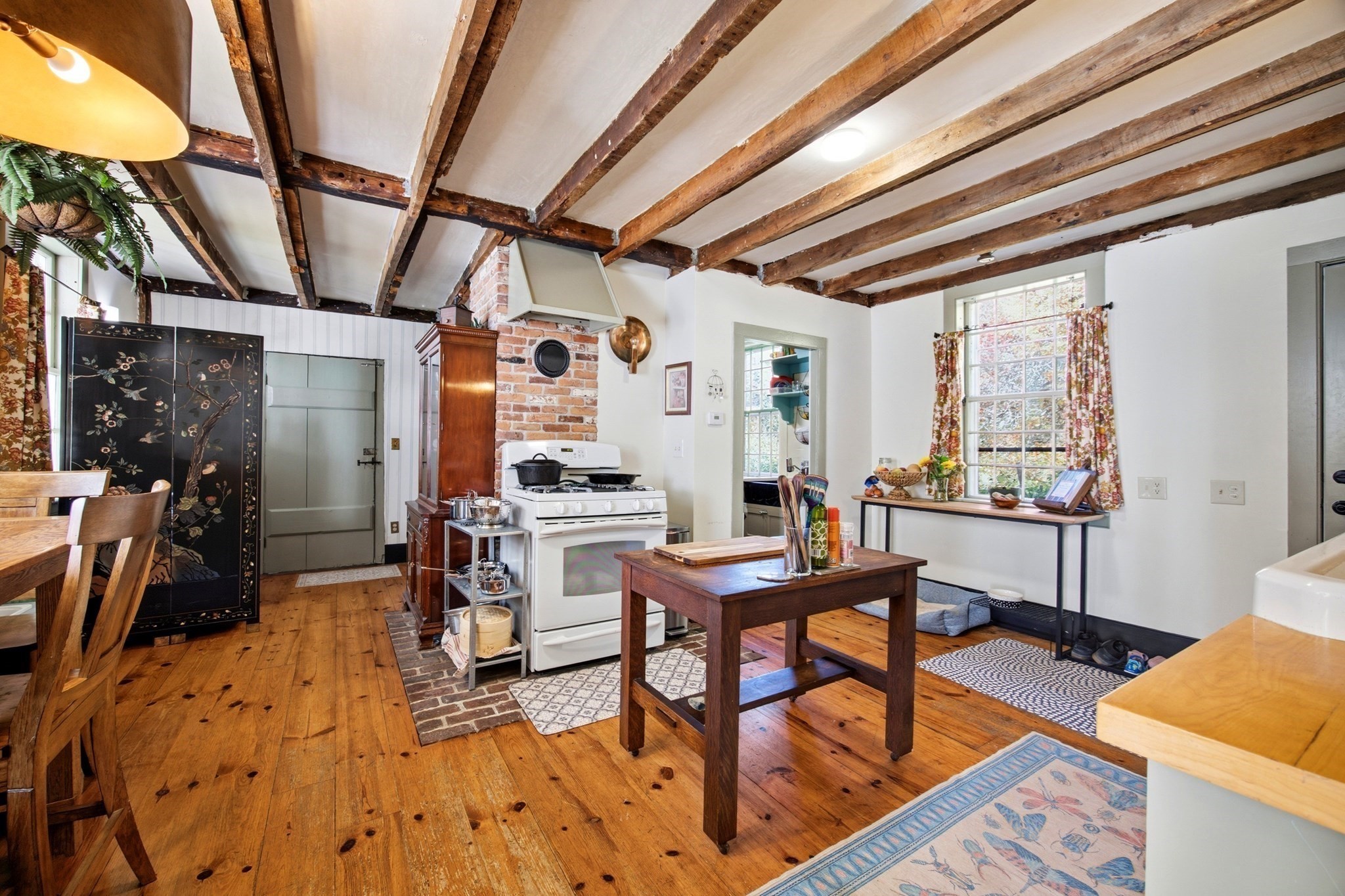 16 Parish Hill Rd Property Photo 6