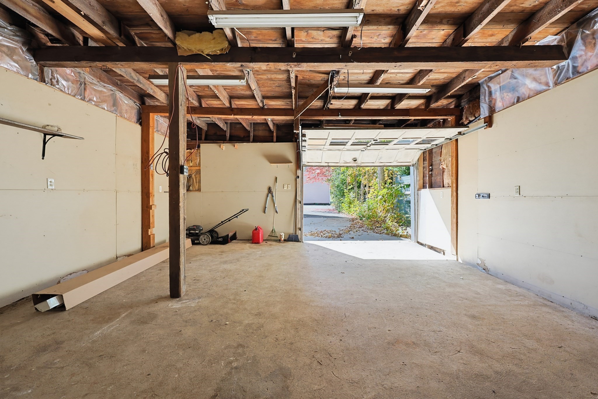 37 Logan Ave Property Photo 3