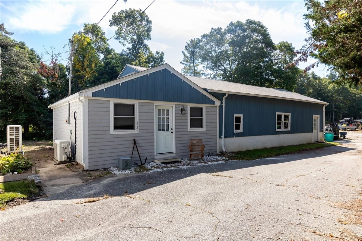 227 Bumps River Rd Property Photo 4