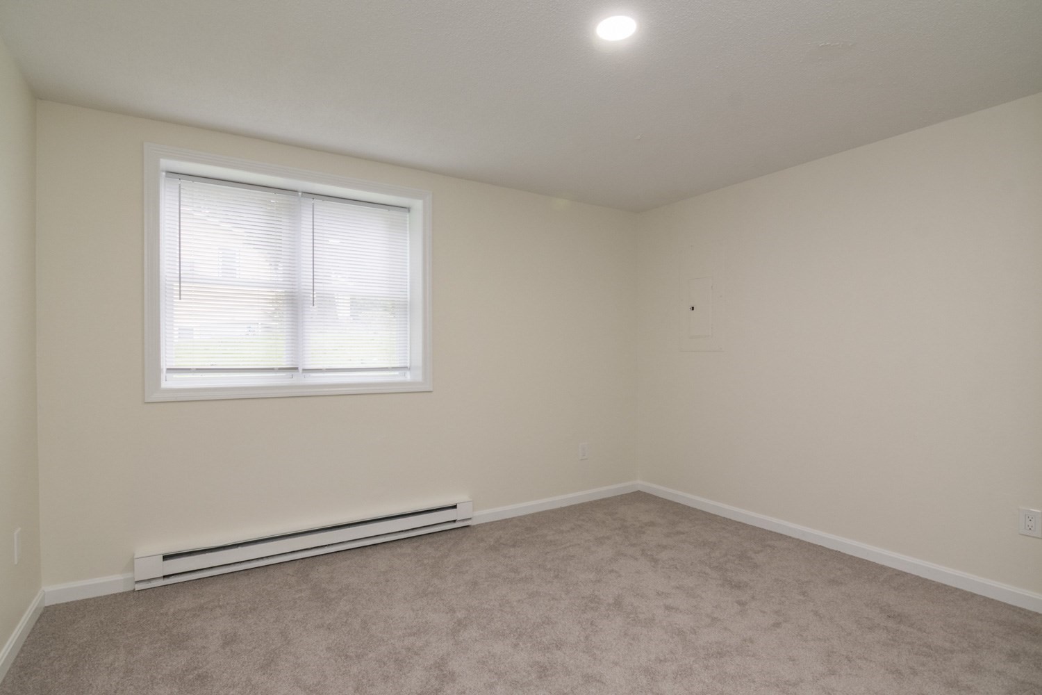 1285 Calkins Rd # B Property Photo 9