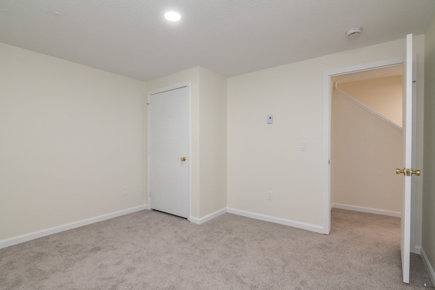 1285 Calkins Rd # B Property Photo 10