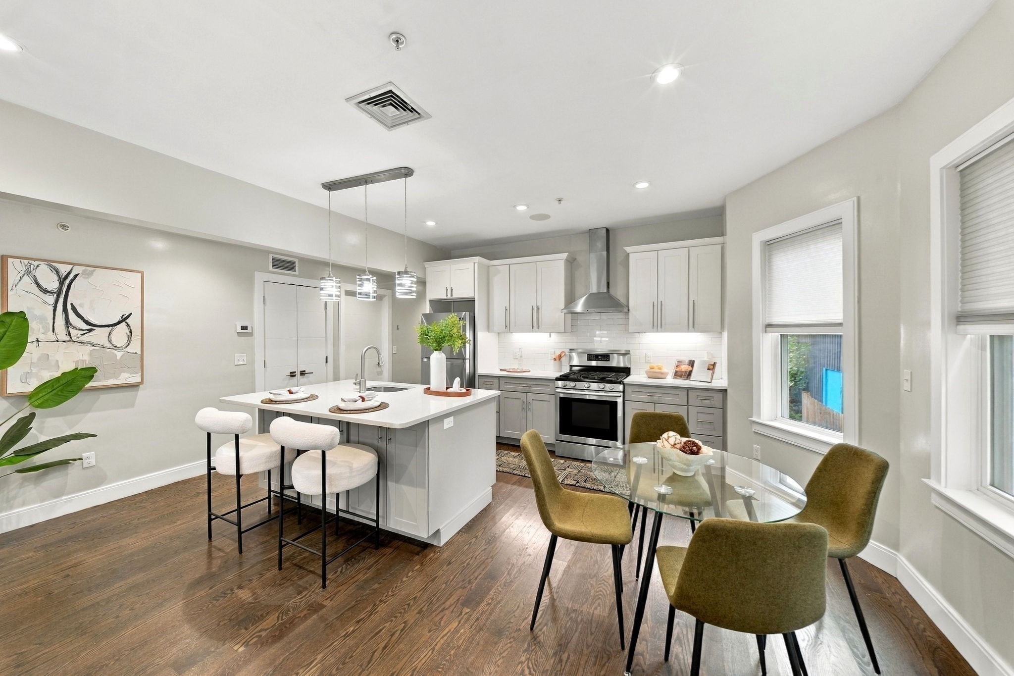 9 Lithgow St # 1 Property Photo 3
