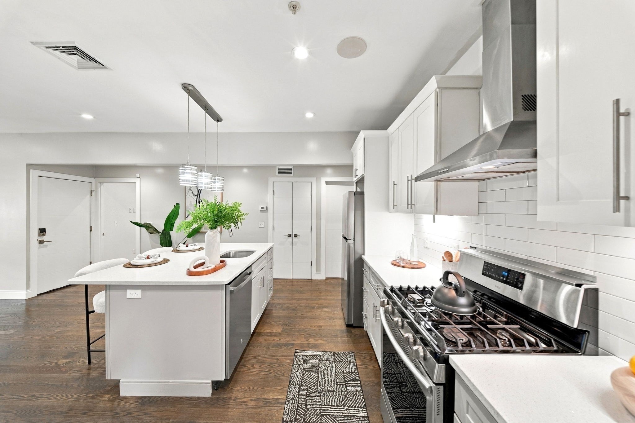 9 Lithgow St # 1 Property Photo 6