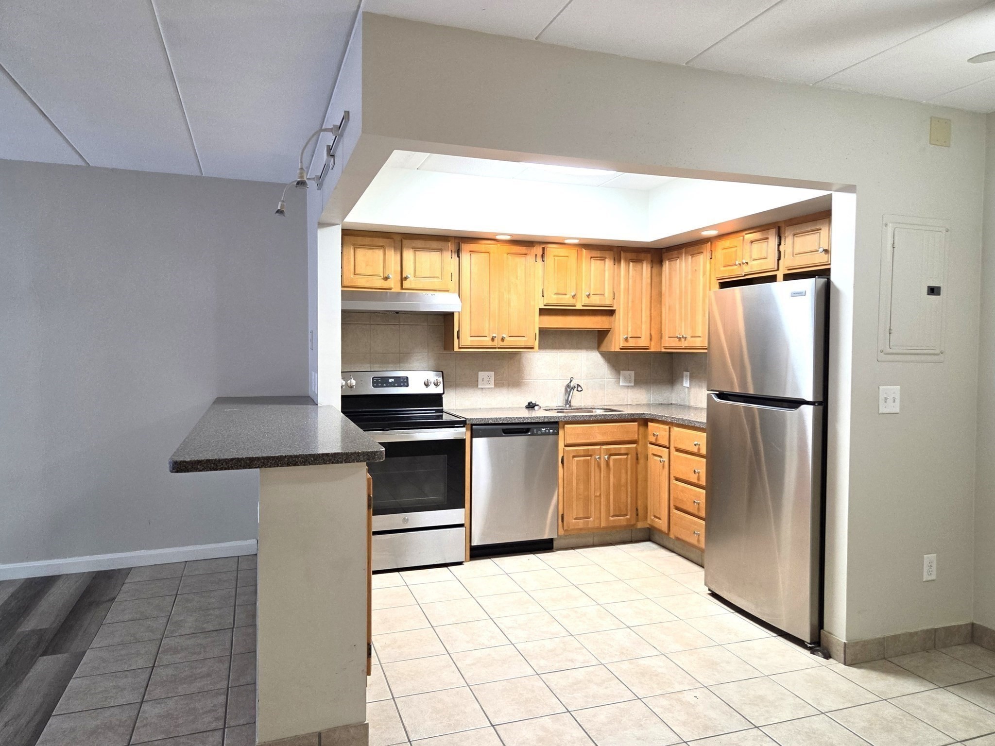 566 Washington Street # 16 Property Photo 9