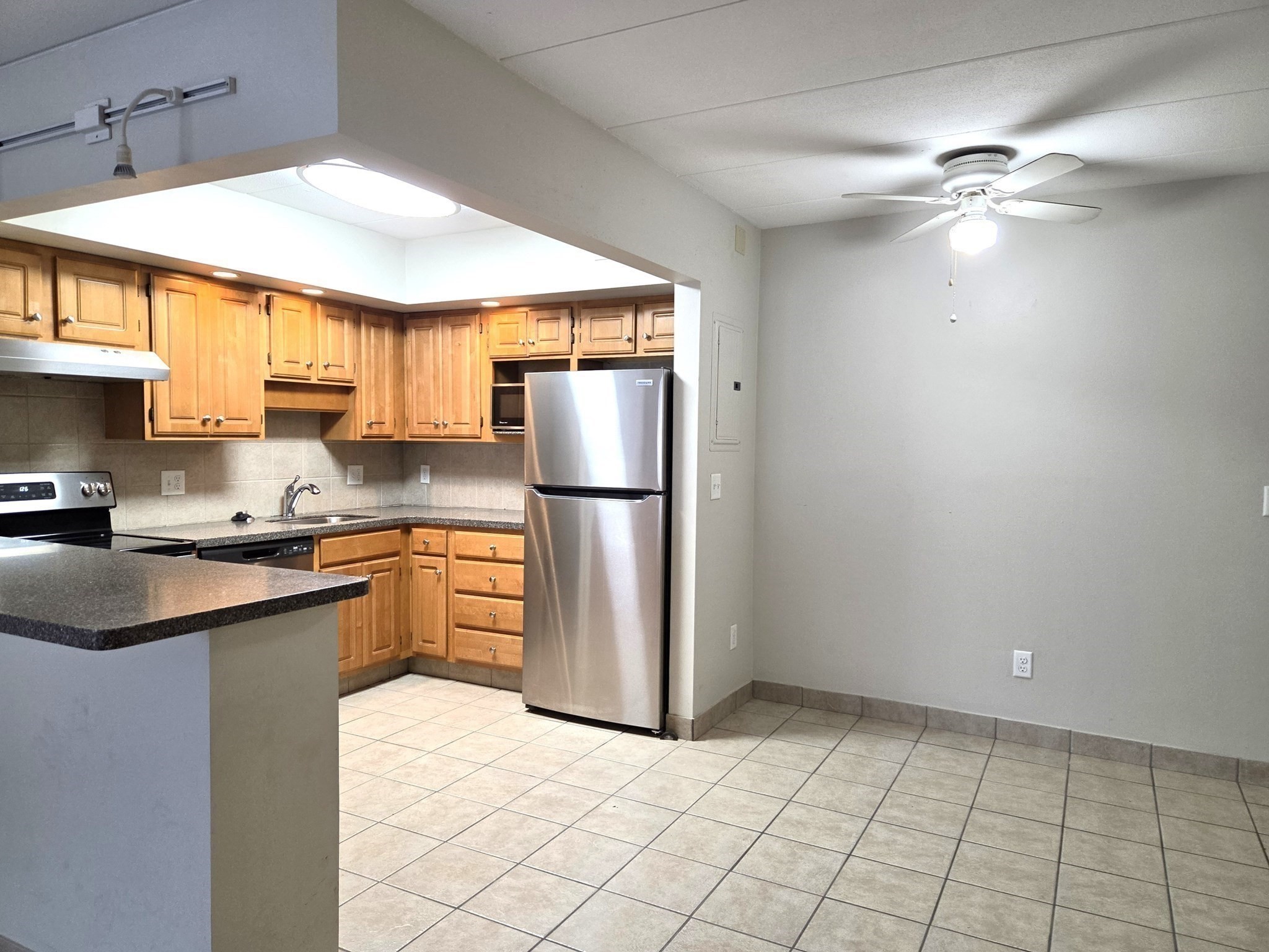 566 Washington Street # 16 Property Photo 11