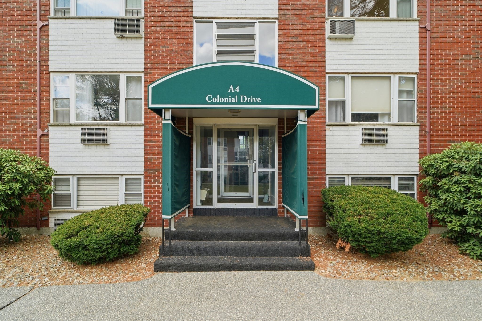 4 Colonial Dr # 11 Property Photo 1