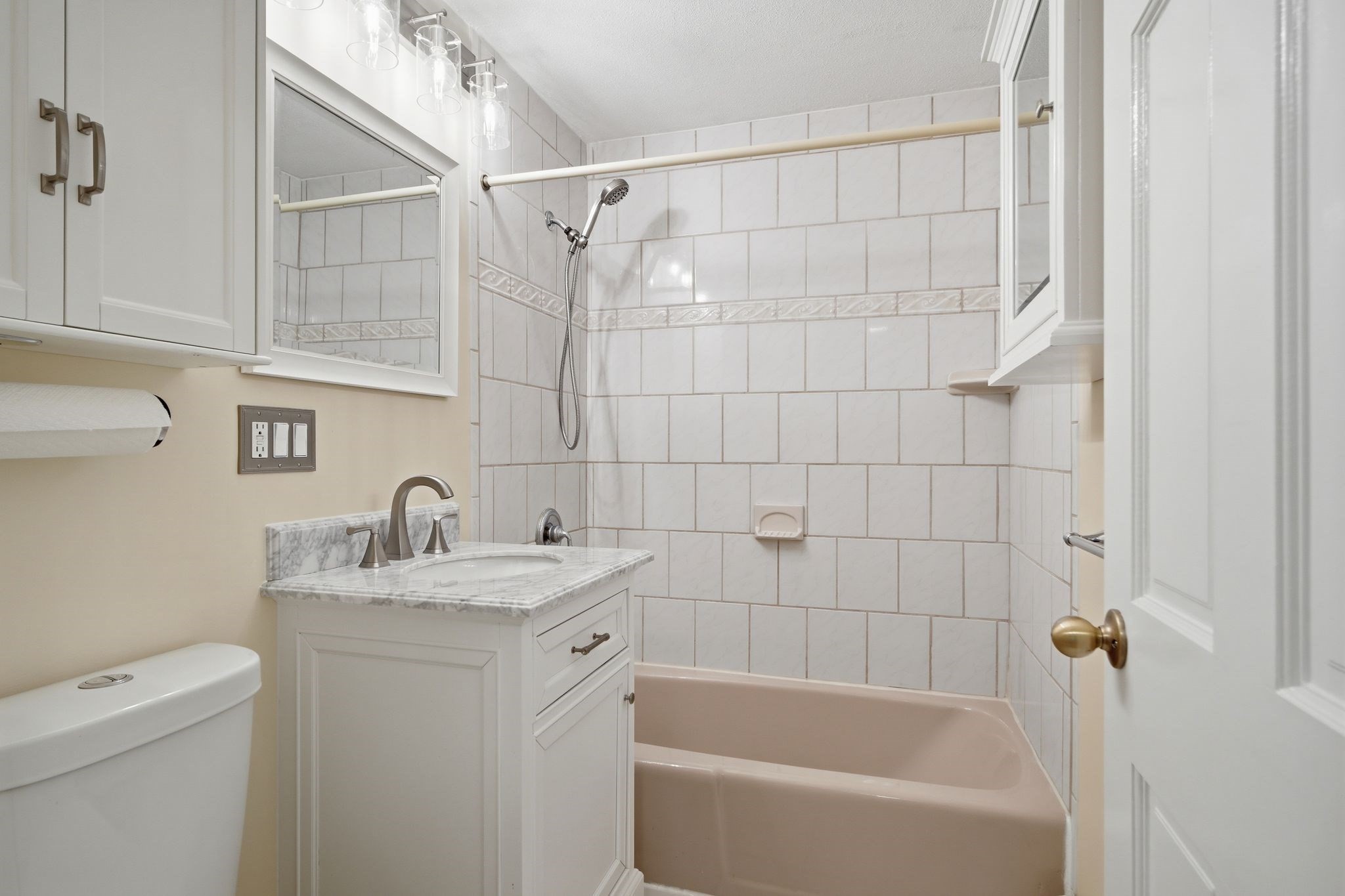 4 Colonial Dr # 11 Property Photo 13