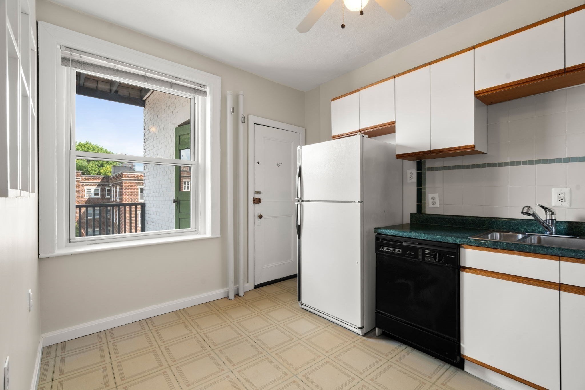 61 Thatcher St # 5a Property Photo 7