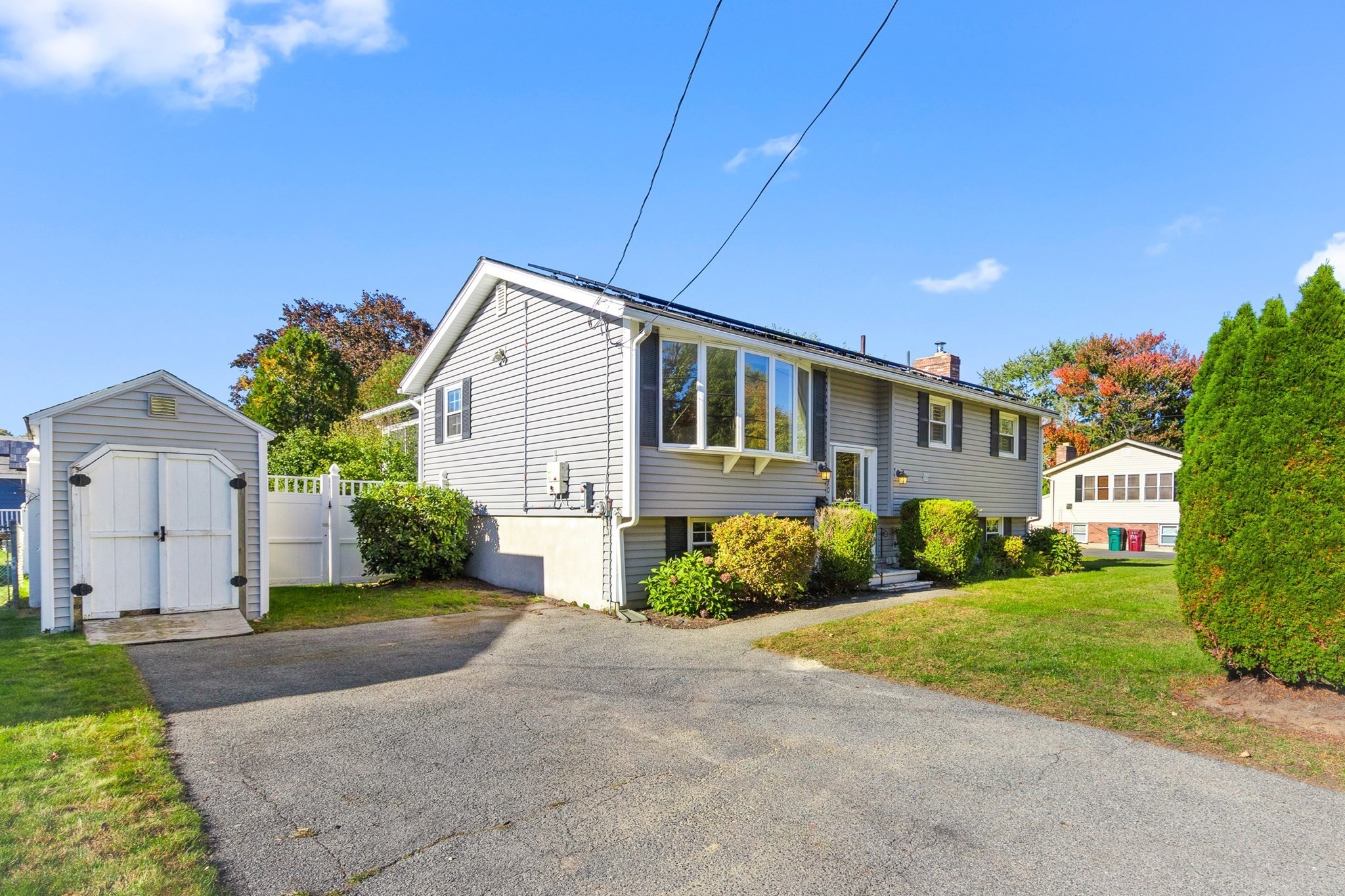 70 Westwind Rd Property Photo 2