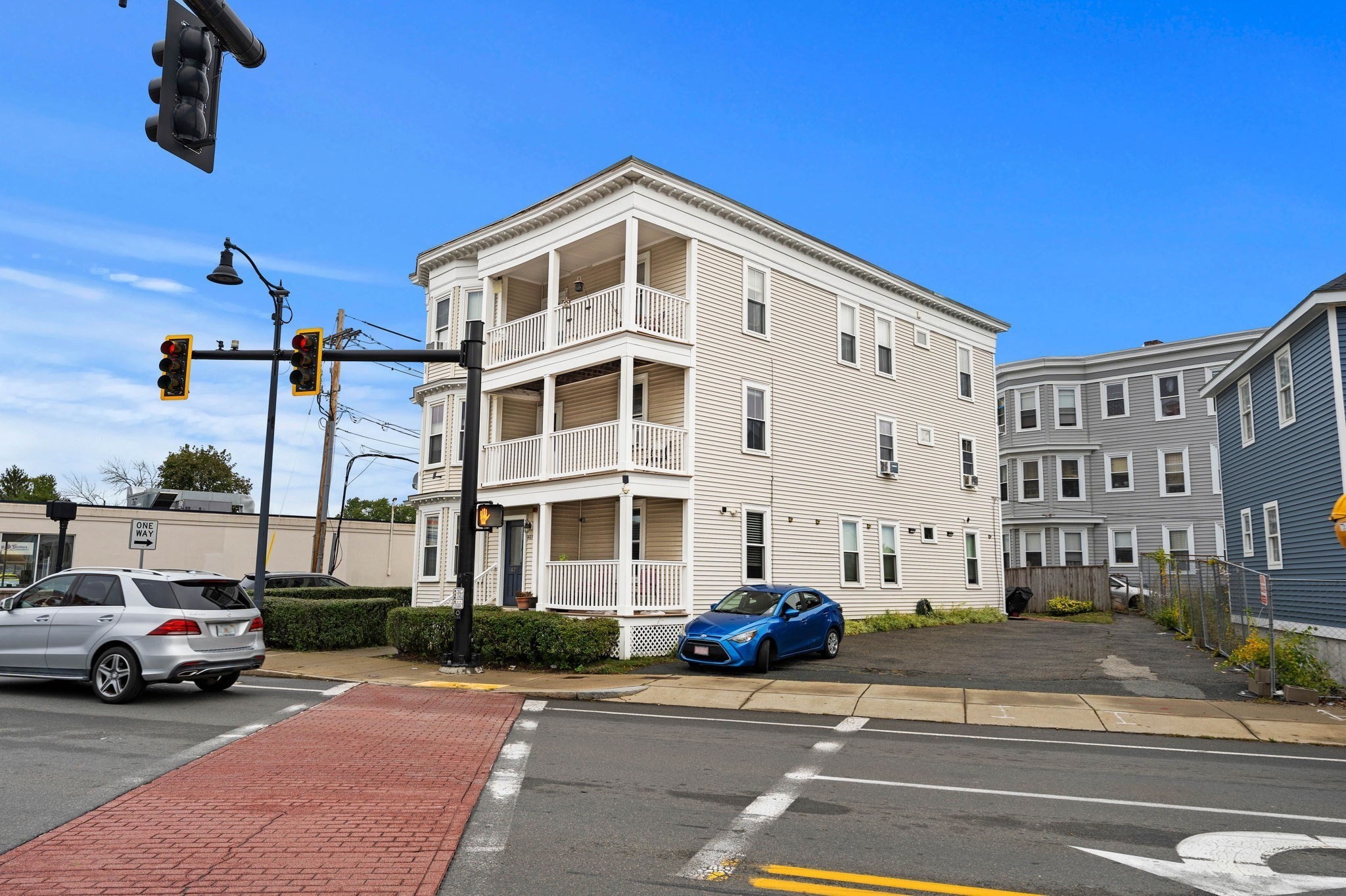 401 Cabot St # 4 Property Photo 3