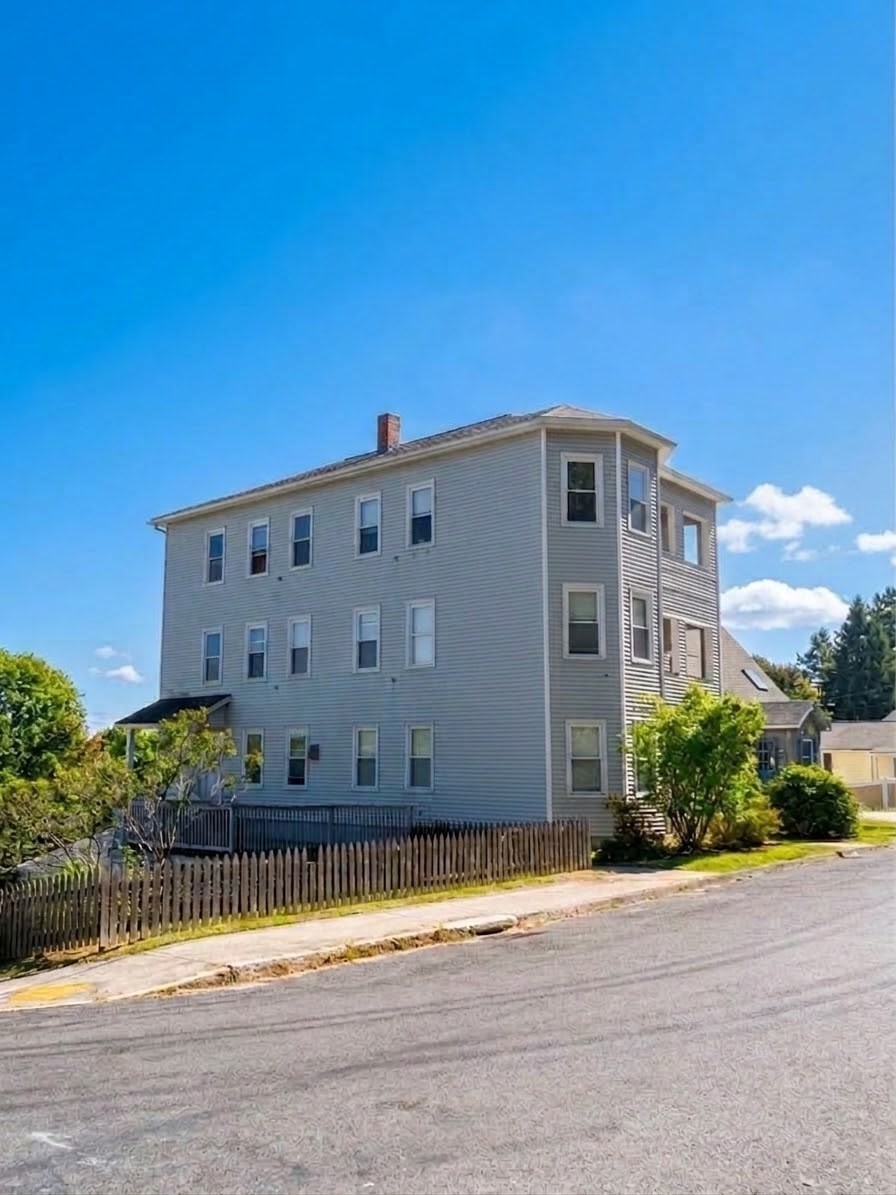 15 Carlstad St Property Photo 2