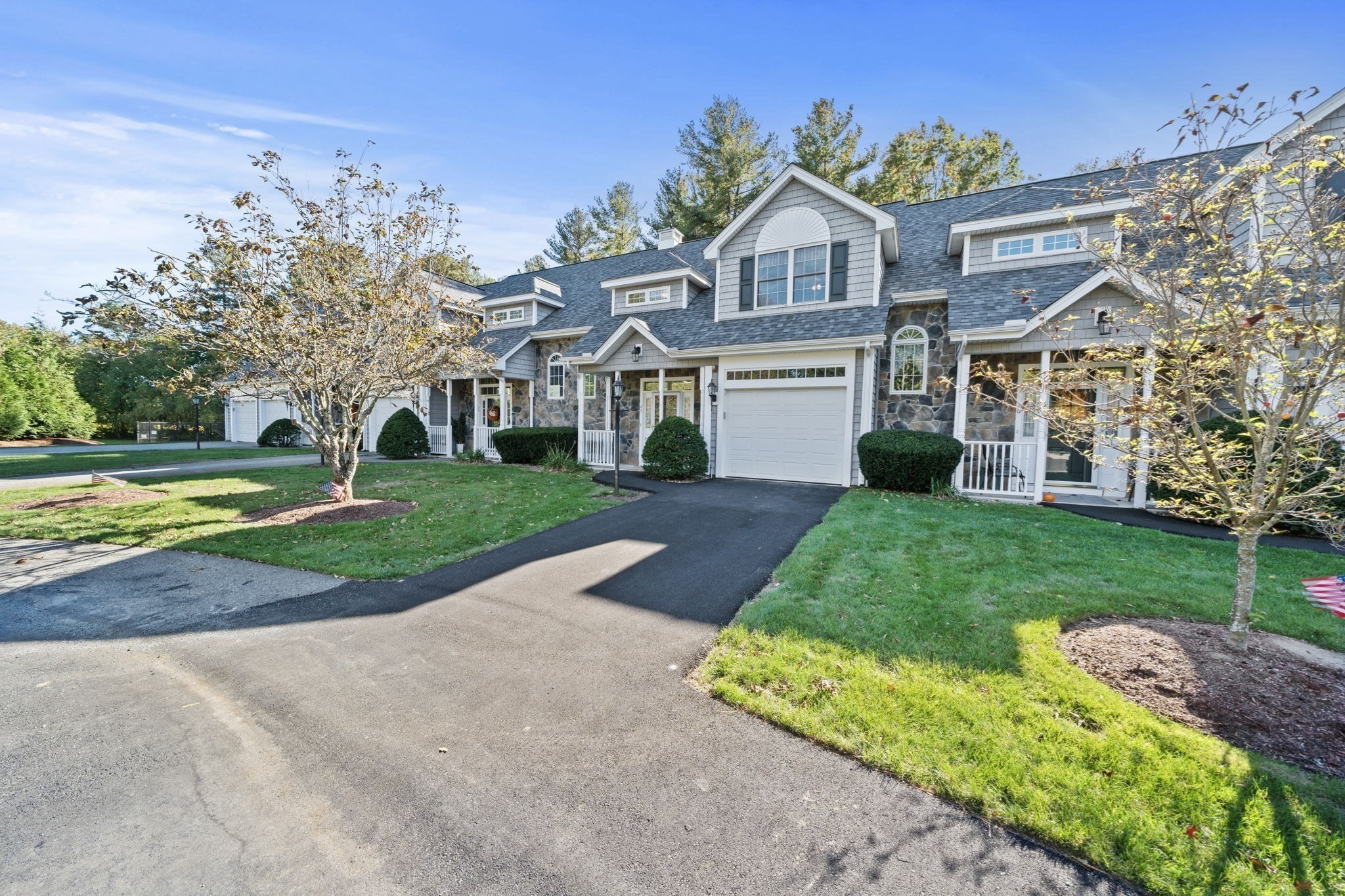 25 Stonebury Way # 6 Property Photo 3