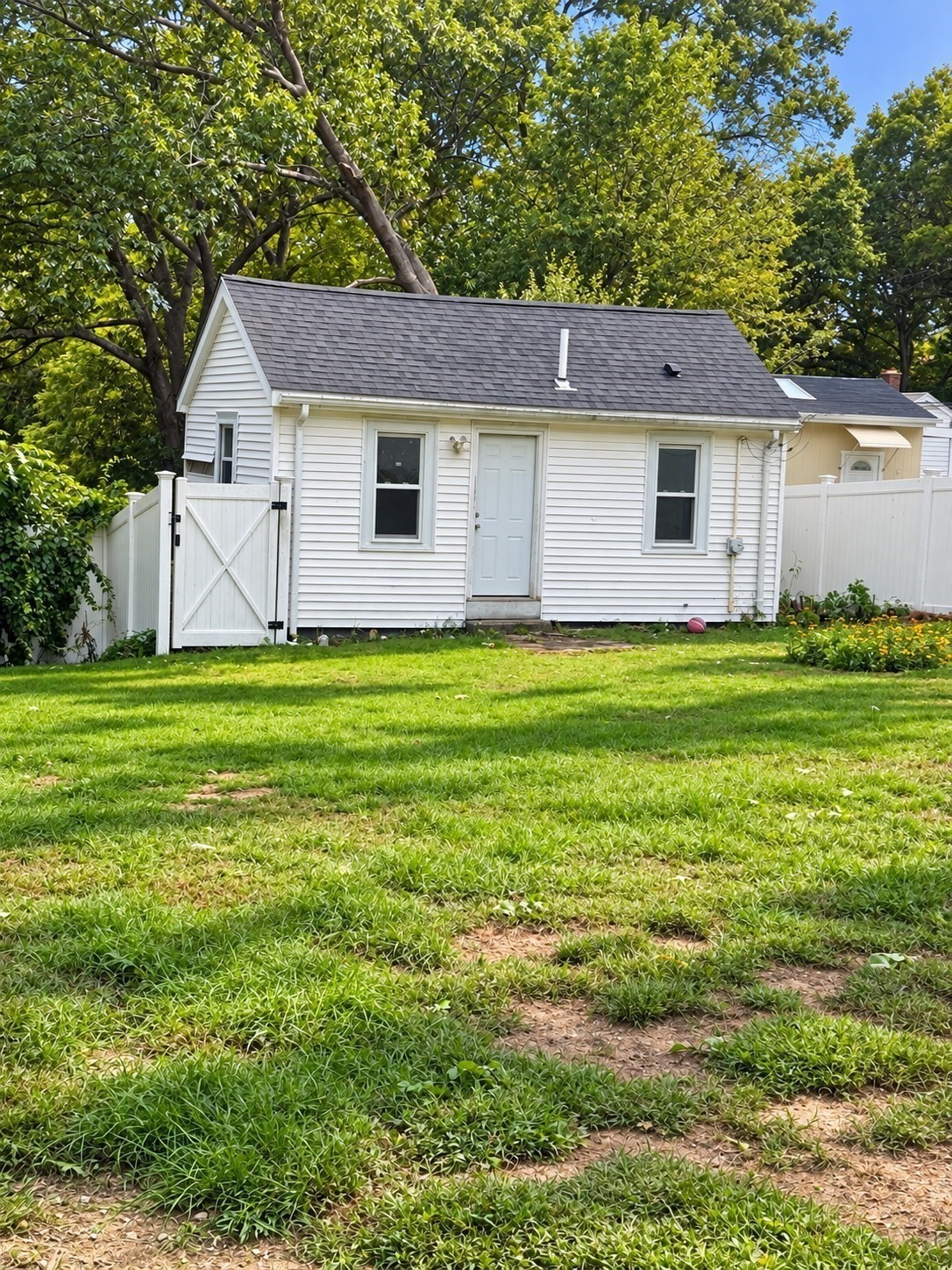 96 Birch St Property Photo 3