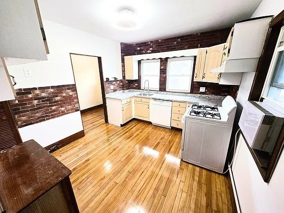 34 Upland Rd # 2 Property Photo 2